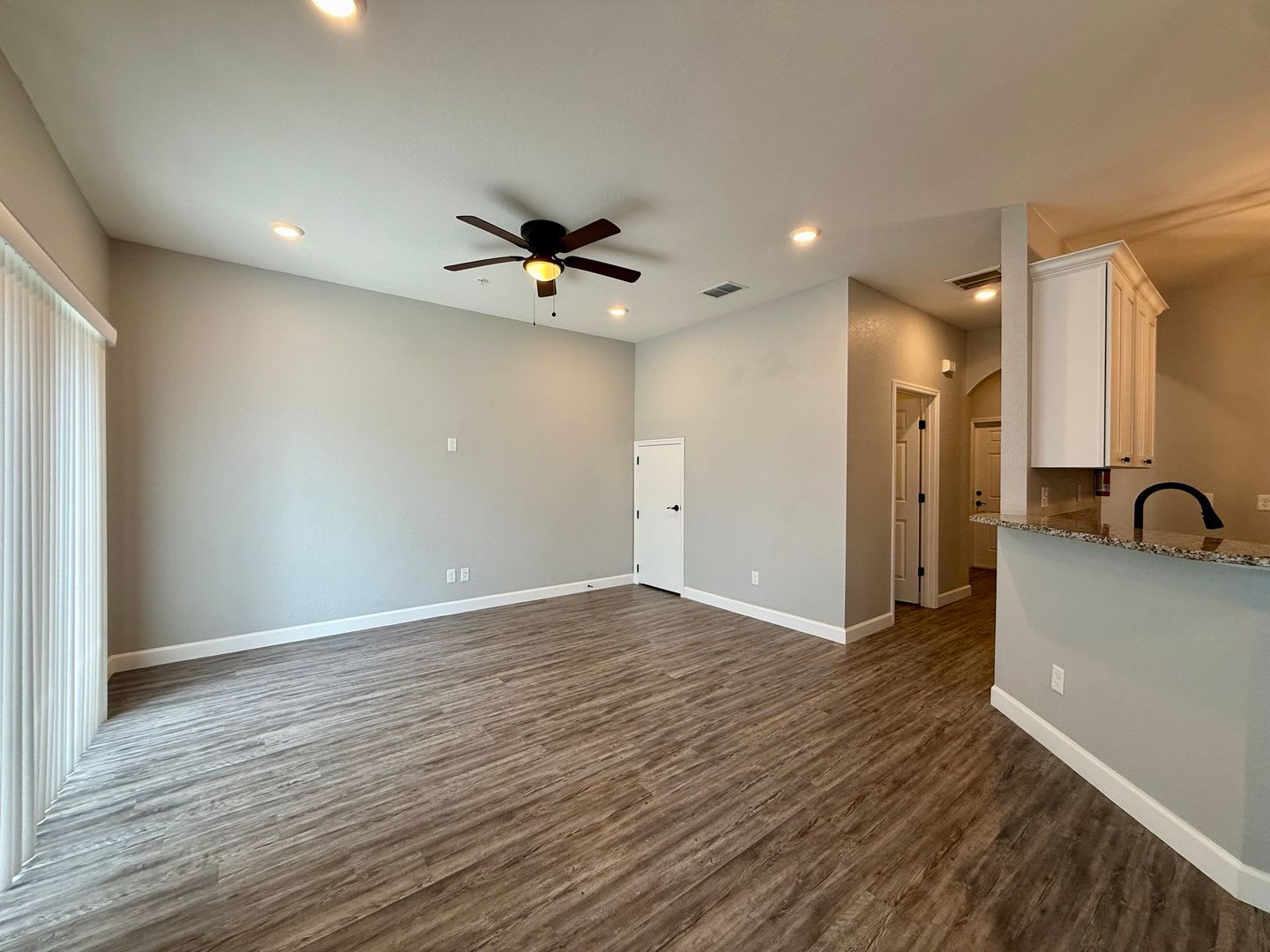 Modern 2-Bedroom Townhome with Dual Suites in Beautiful Winter Haven! – photo 3