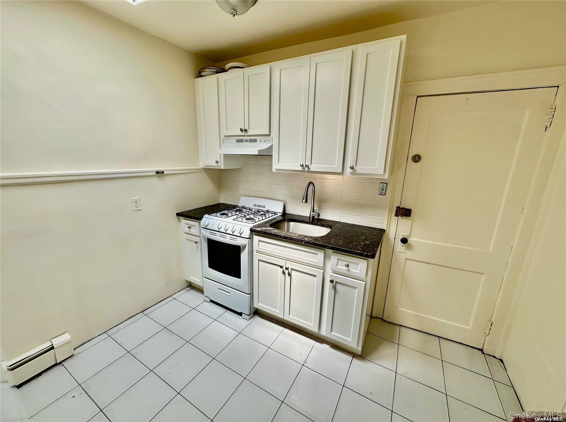 918 Hempstead Street – photo 2