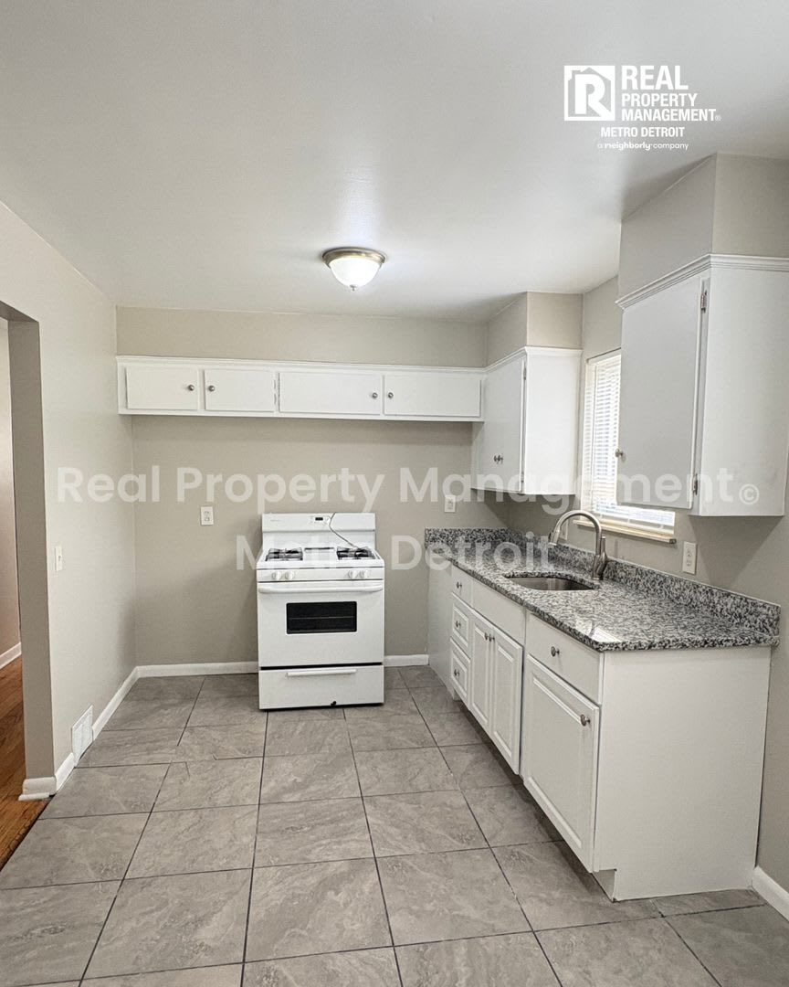 Move-In Ready Brick Ranch on a Corner Lot – photo 5