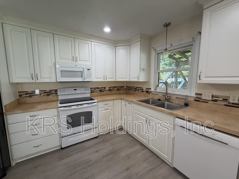 606 E Bayview Blvd – photo 4