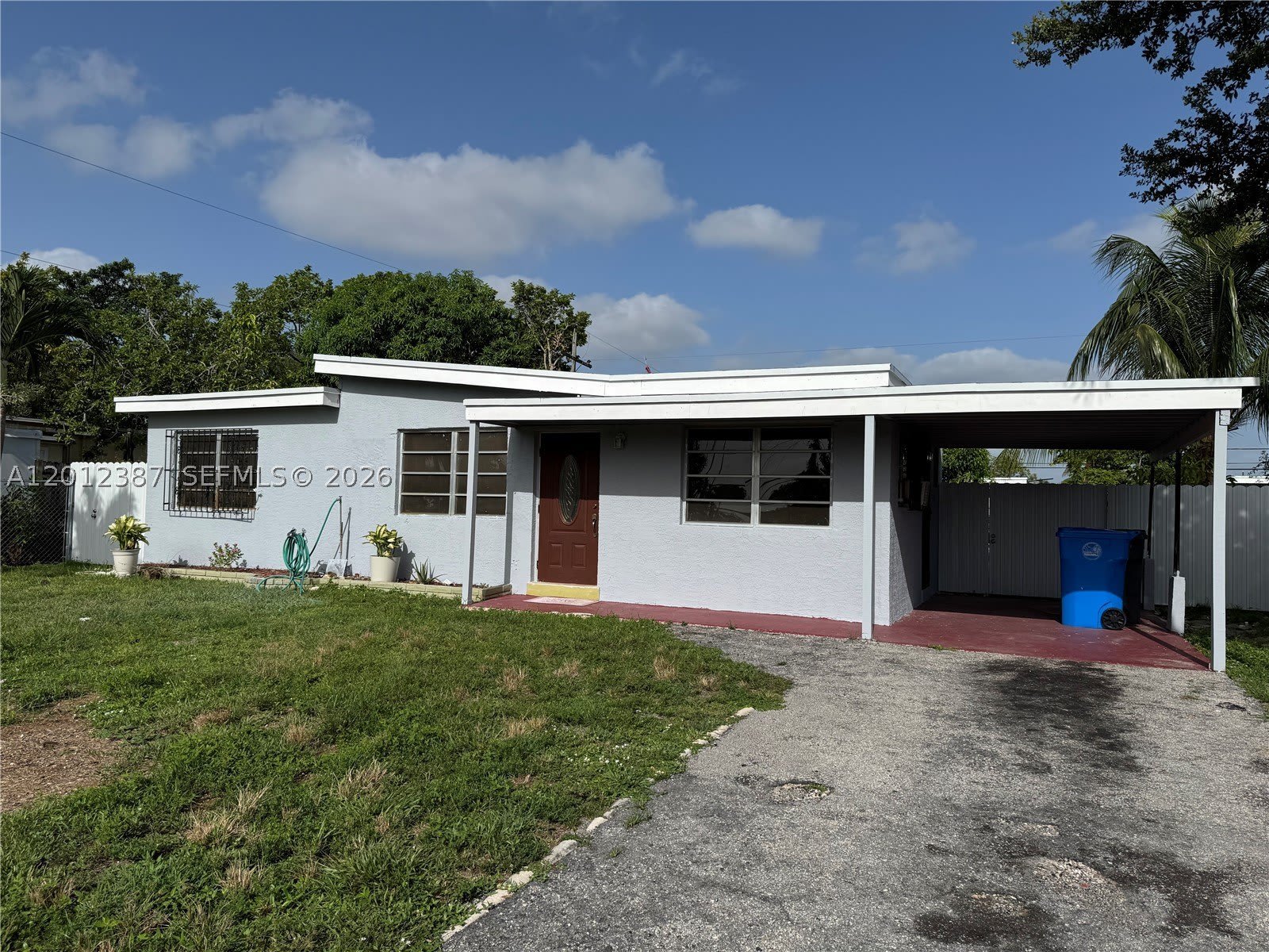 2620 SW 53rd Ave – photo 1