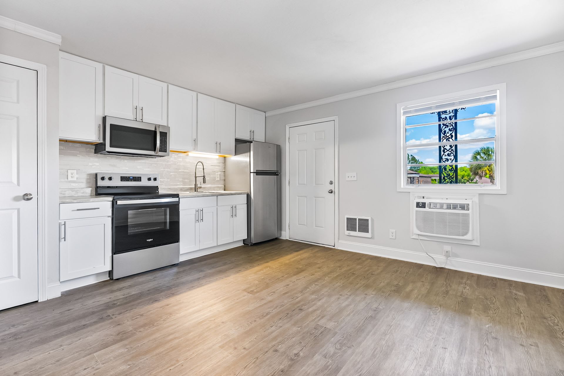 Edgewater – photo 1