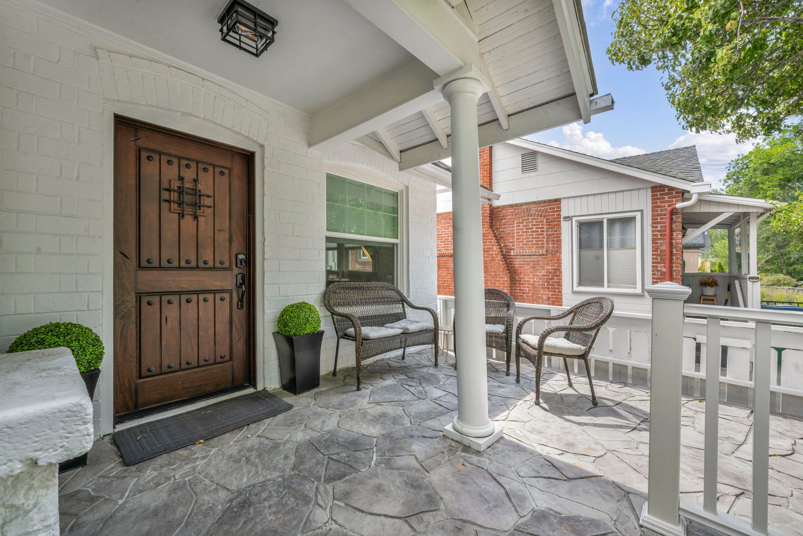 RARE Nixon Manor Rental – FULLY FURNISHED with UTILITIES INCLUDED – photo 3