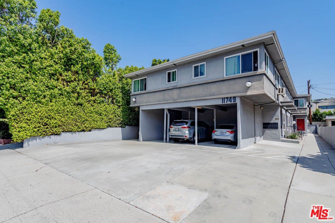 11749 Riverside Dr – photo 2