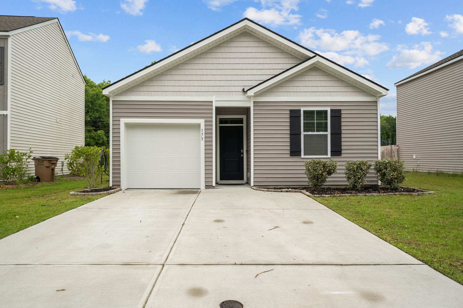 Spacious 4-Bedroom Home Near Fort Stewart with Open Floor Plan & Large Backyard – photo 4