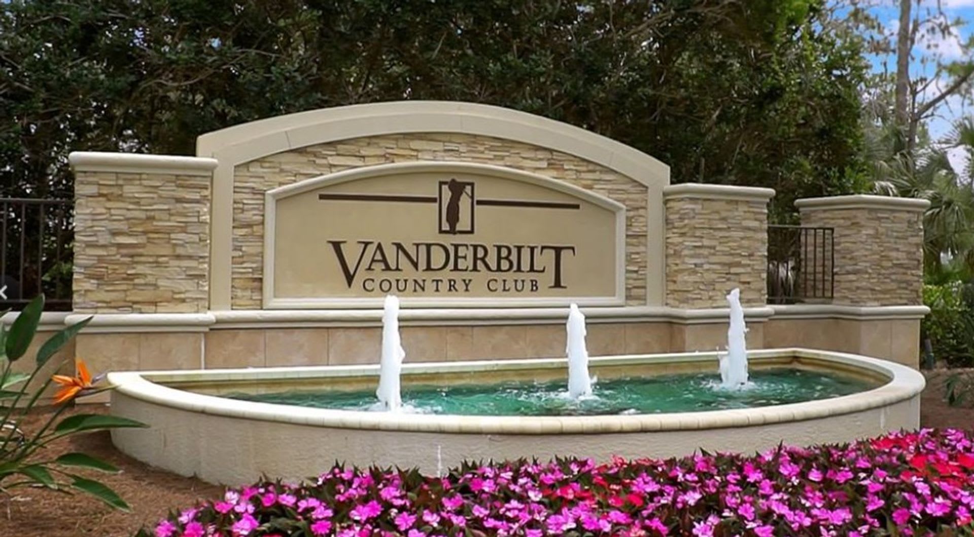 Golf Enthusiasts Prestigious Vanderbilt Country Club Stunning 2 Bed 2 Bath Plus Den Home – photo 3