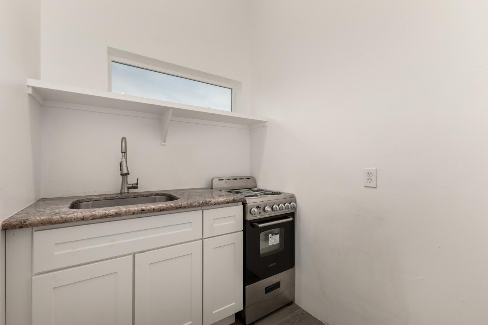 1933 E Monroe Street – photo 5