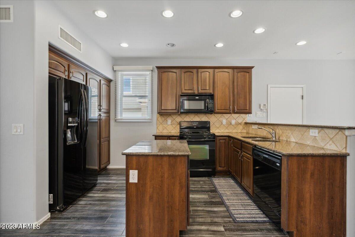 2233 E Pecan Rd – photo 5