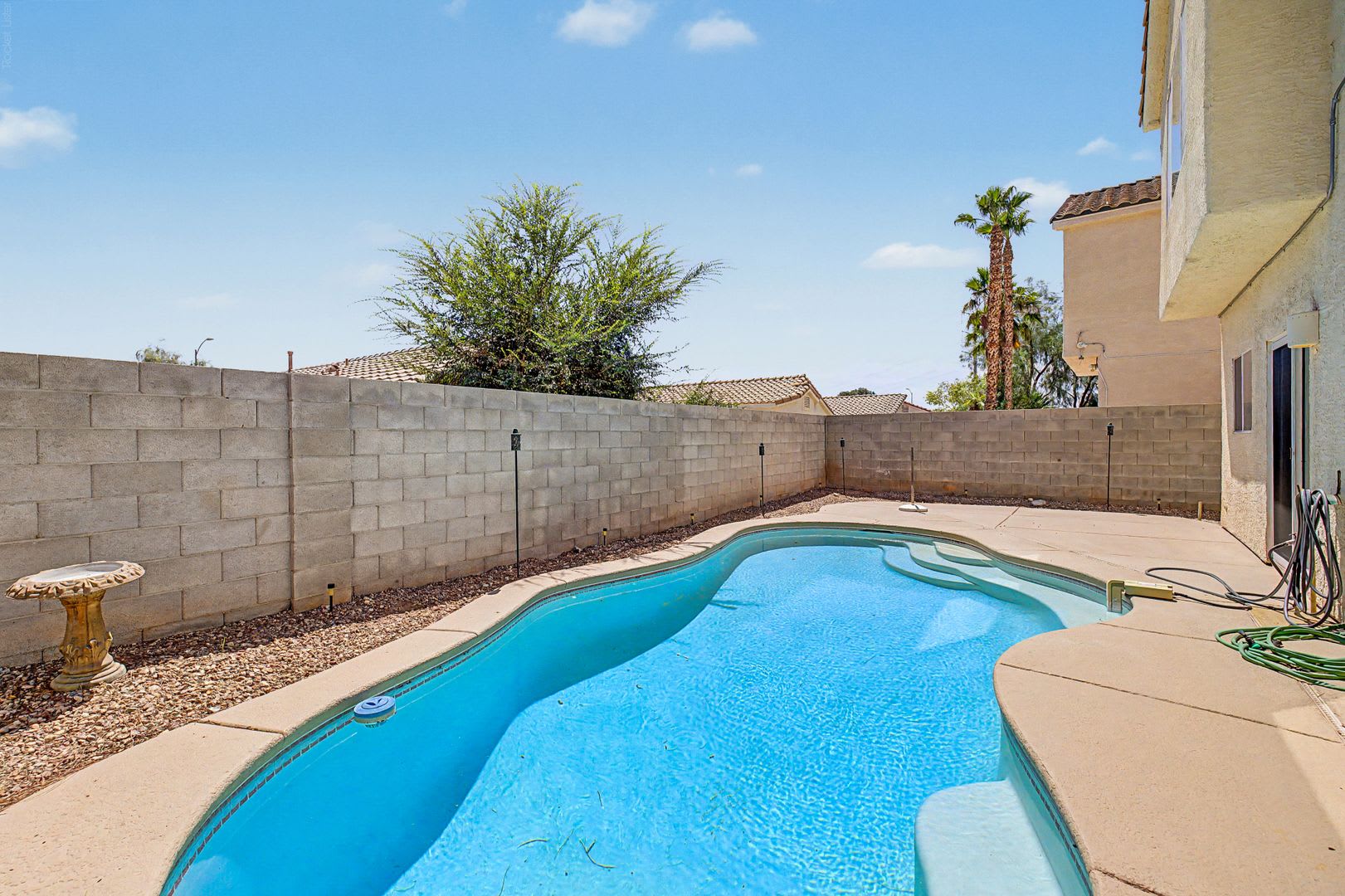 4-bedroom home with a pool in cul de sac! – photo 2