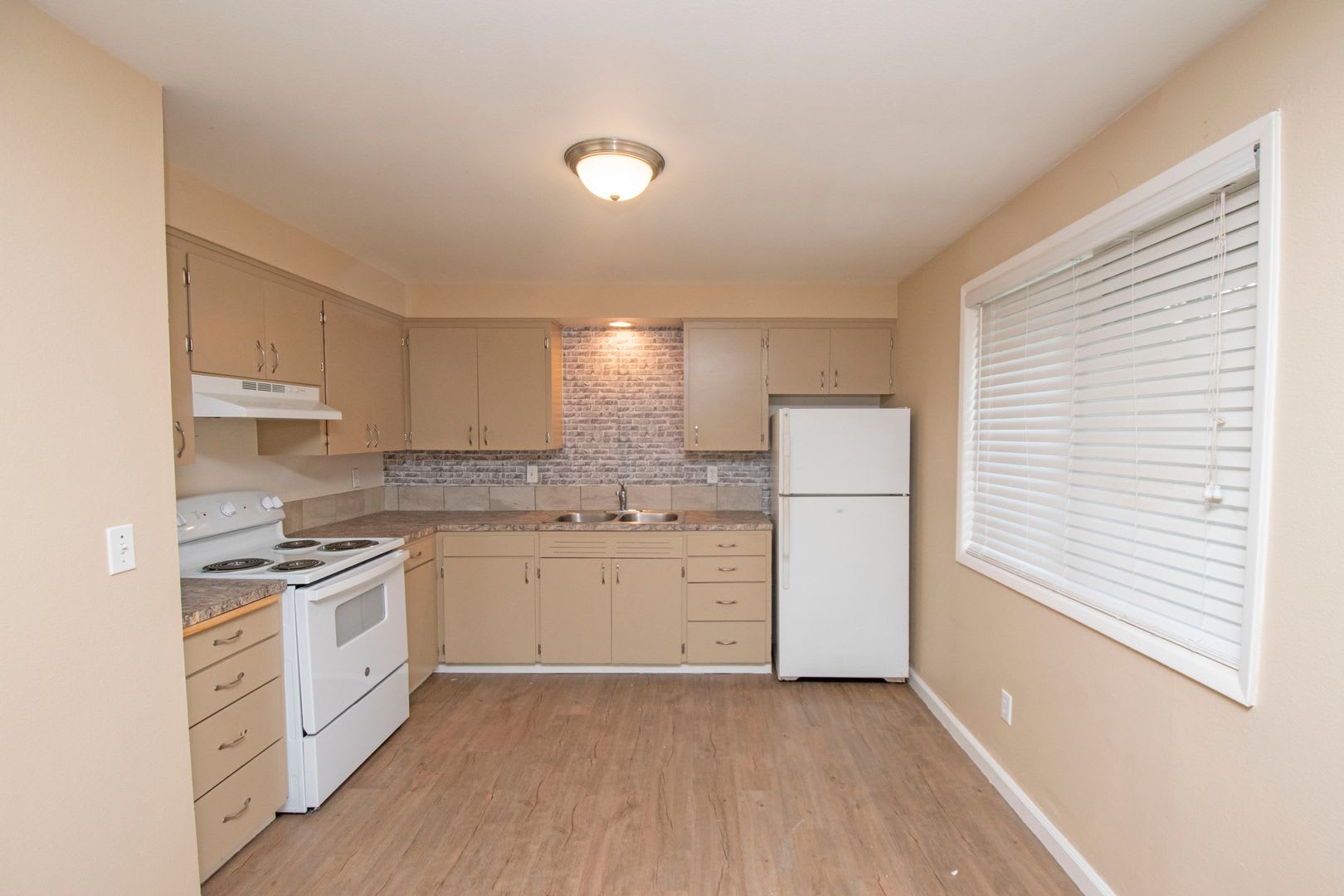 Cozy 2BD Duplex With Driveway Parking In Rose Village Neighborhood! – photo 5