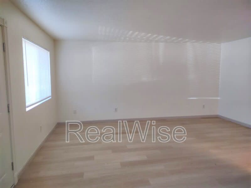 120 Sunny Ln – photo 5