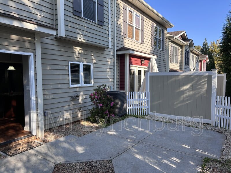 1040 Commonwealth Circle – photo 5