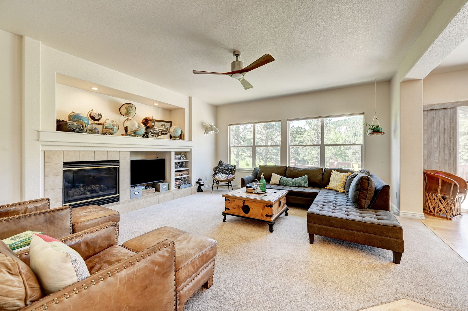Beautiful Evergreen Home – photo 3