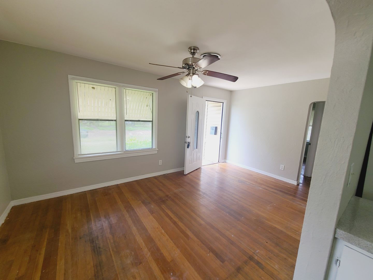 Three Bedroom One Bathroom Cottage in Palmetto Park, St. Petersburg – photo 4