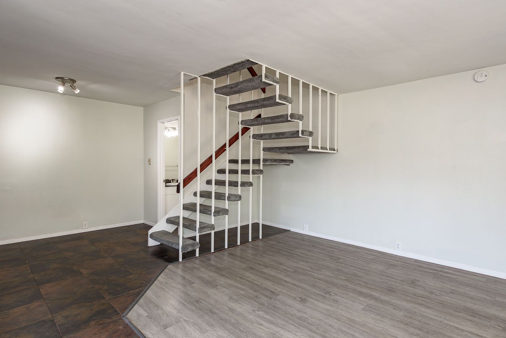 Amazing Quiet University City Condo For Rent – photo 4