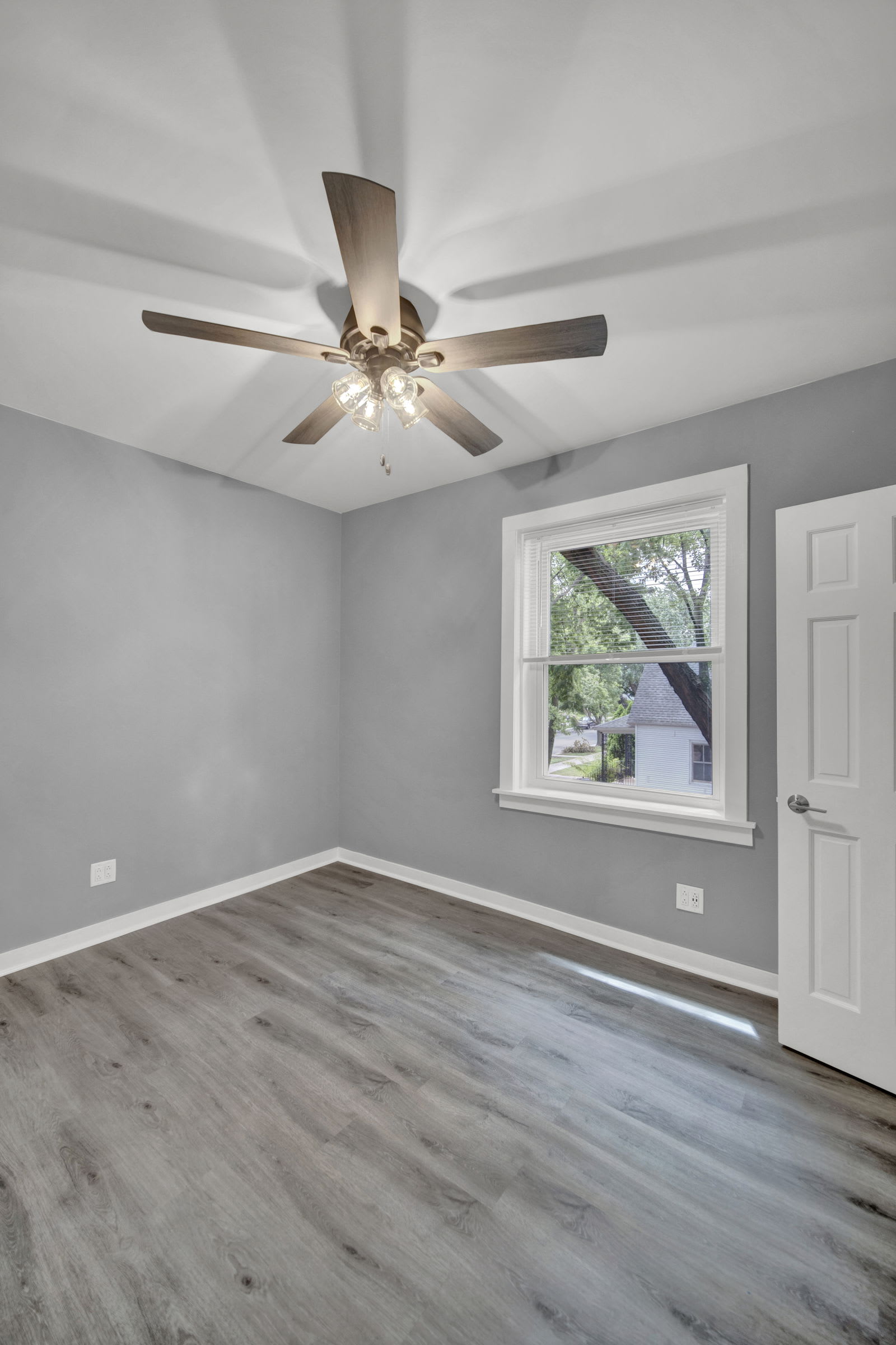 3234 West Waveland Avenue – photo 1