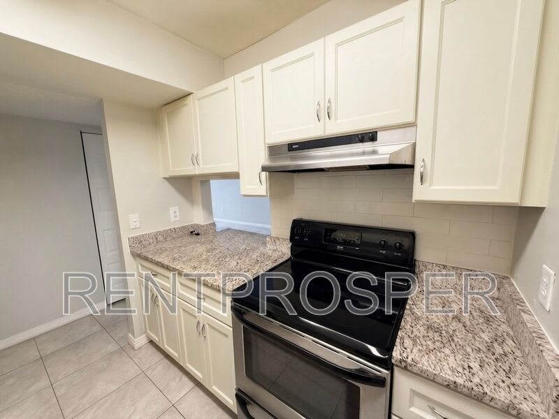 3242 S. Semoran Blvd. – photo 4