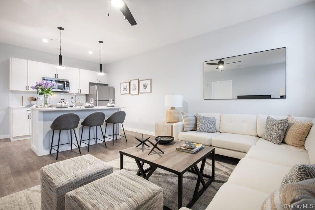 300 Carleton Avenue – photo 5