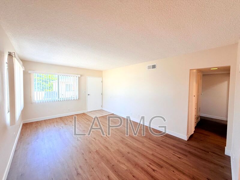 11185 Carson Drive – photo 2