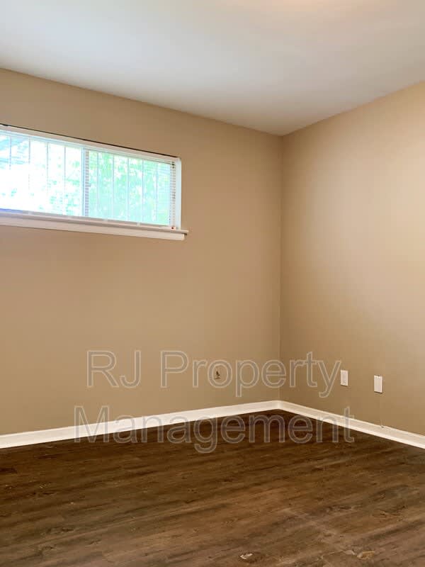 2093 Jefferson Ave – photo 5