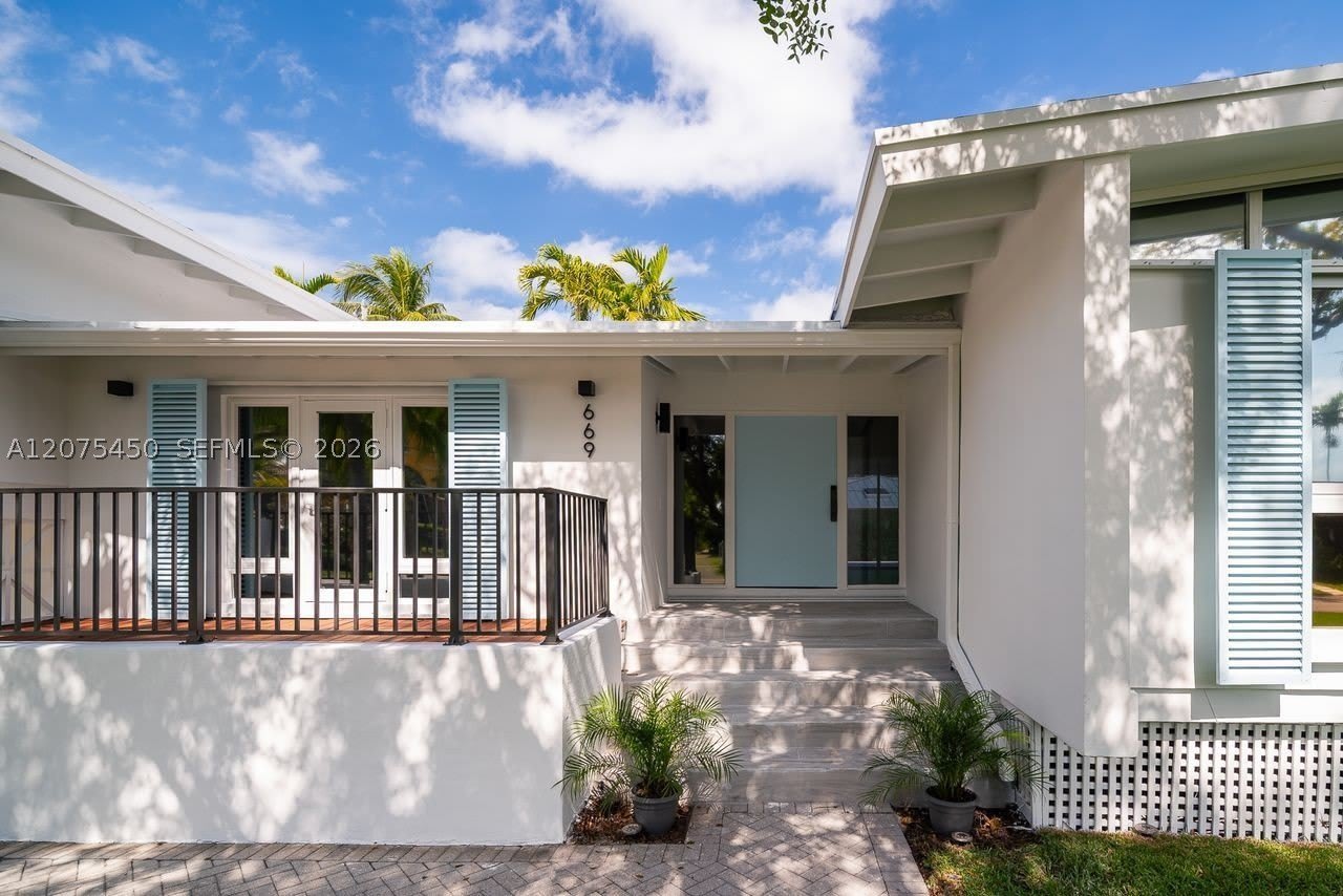 669 S Mashta Dr – photo 5