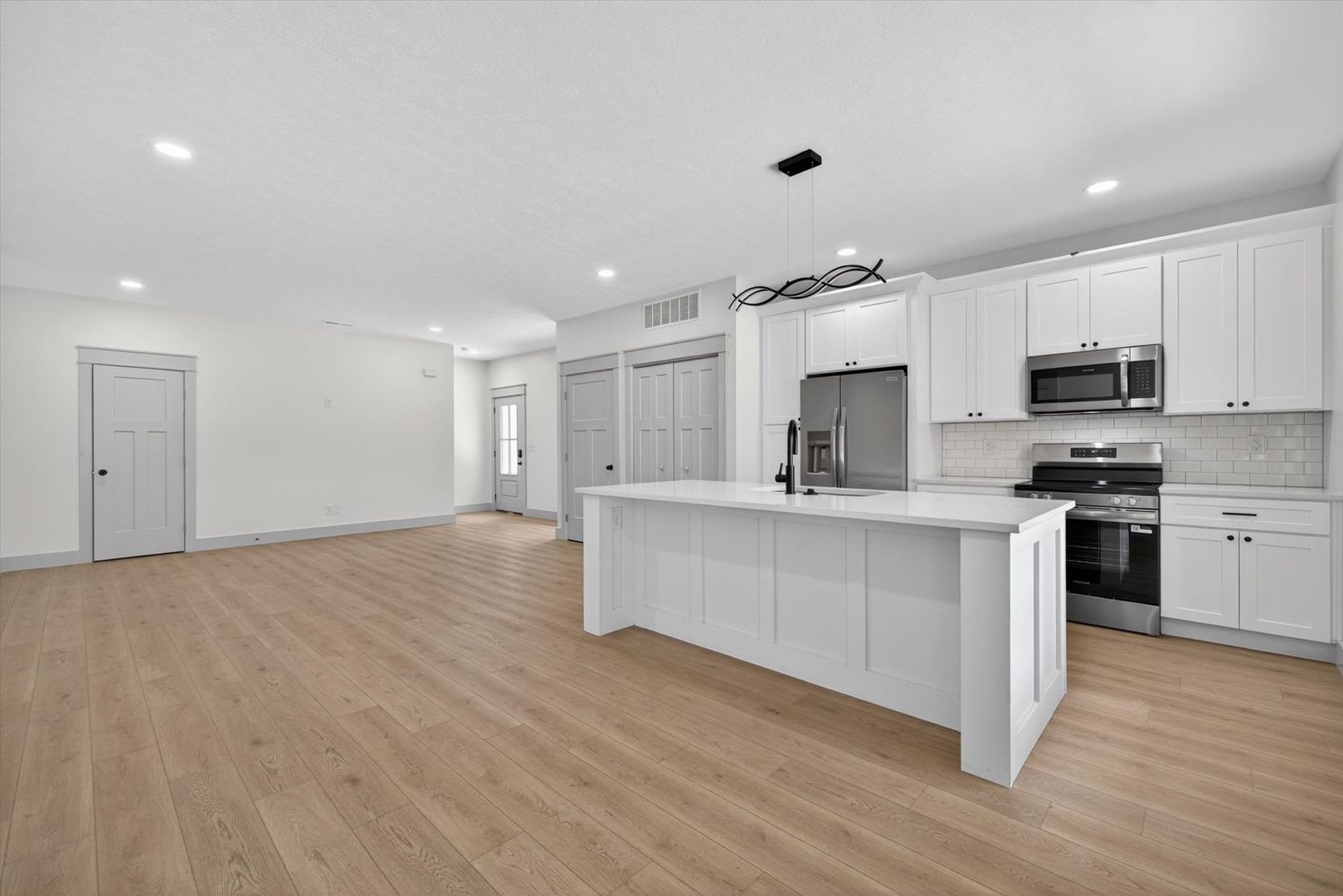 August 2026 Newly Built 5 Bed 5 Bath Townhome – photo 4