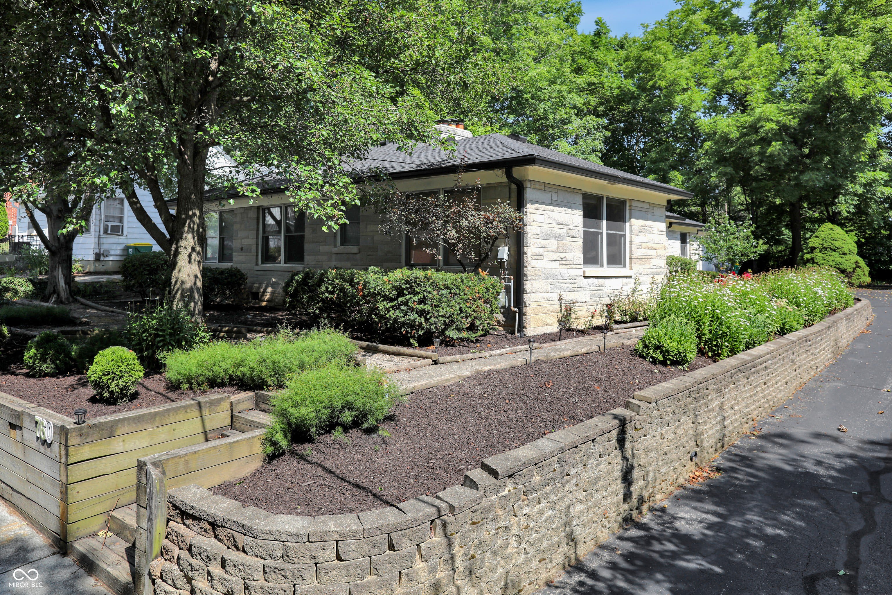 760 W Pine Street – photo 1