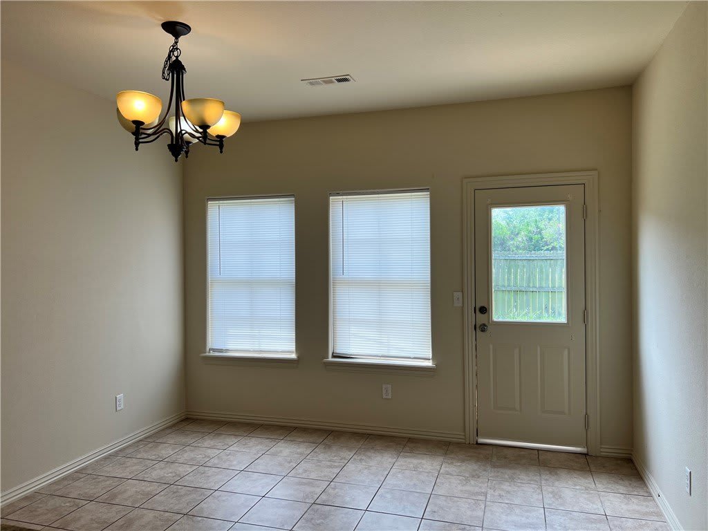 930 Kensington Drive – photo 5