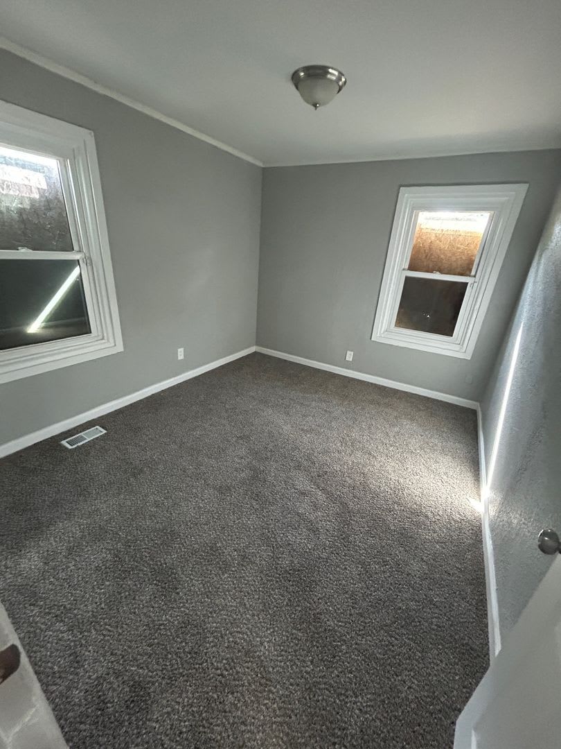 For Lease – photo 3