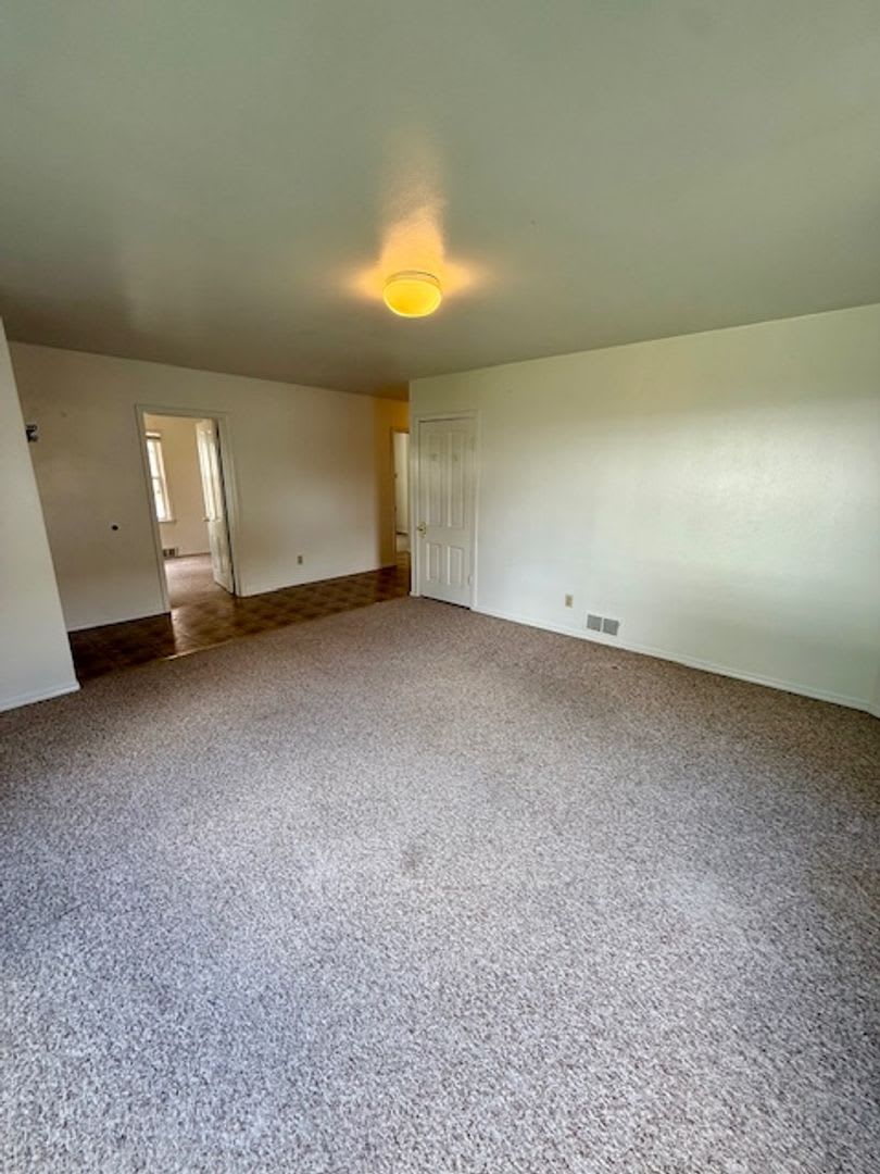 3 Bedroom, 1 Bath Apartment for Rent – photo 4