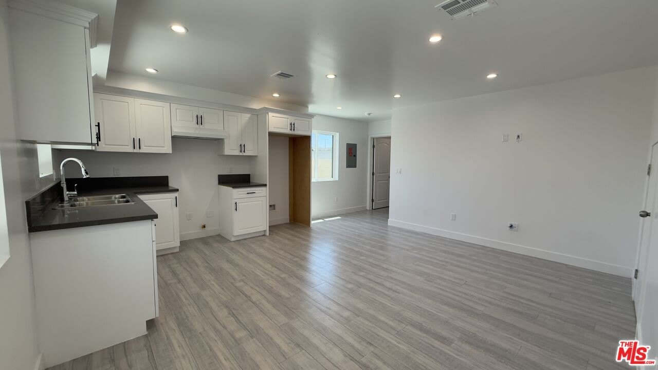 9011 Holmes Ave – photo 1