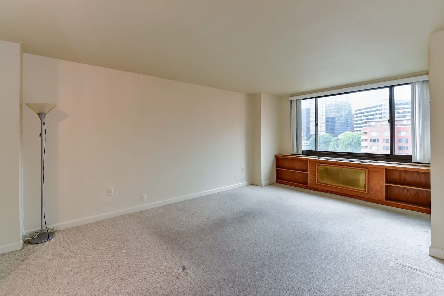 Spacious & Bright Studio at River Place East – photo 5