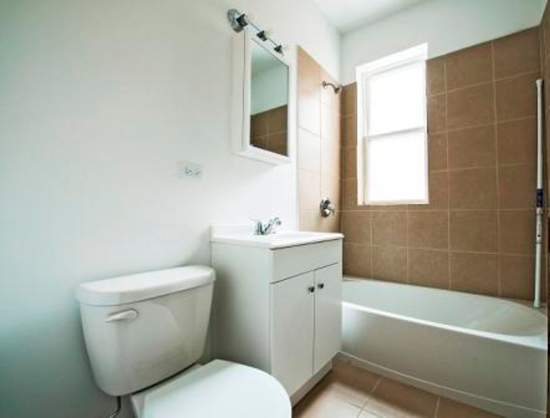 701 S Karlov Ave – photo 2