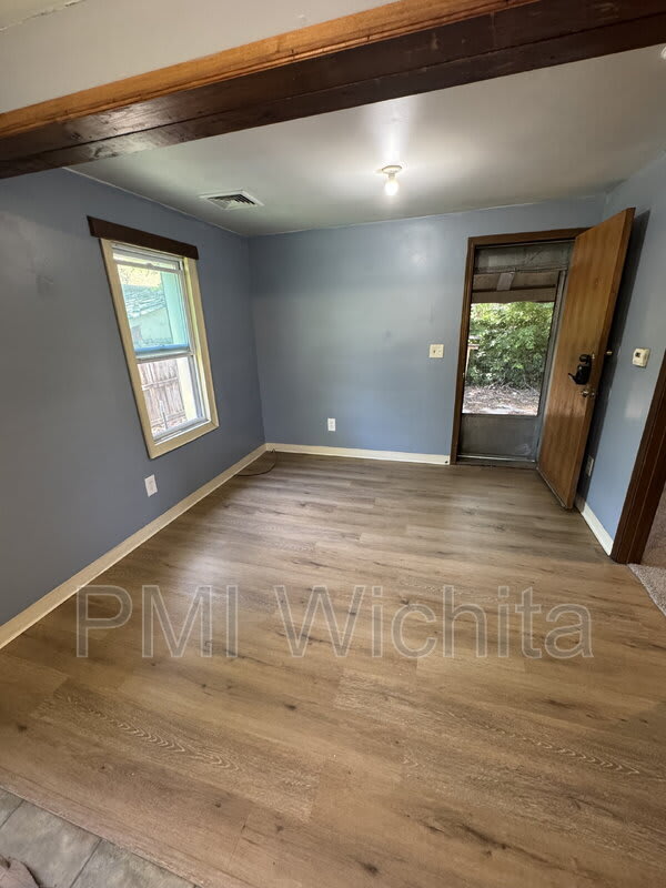 1939 North Fairview Avenue – photo 2