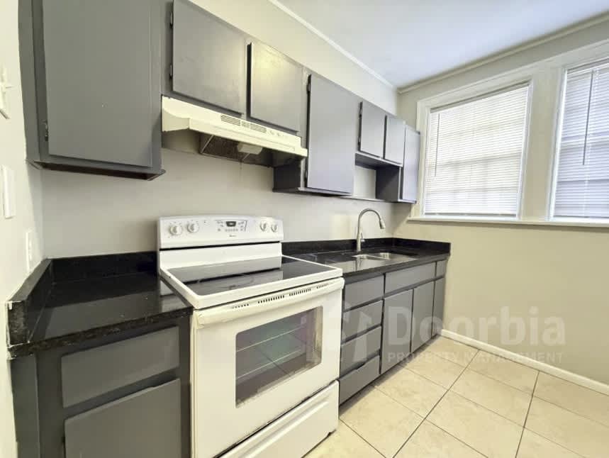 975 Willow Branch Ave Apt 3 – photo 3
