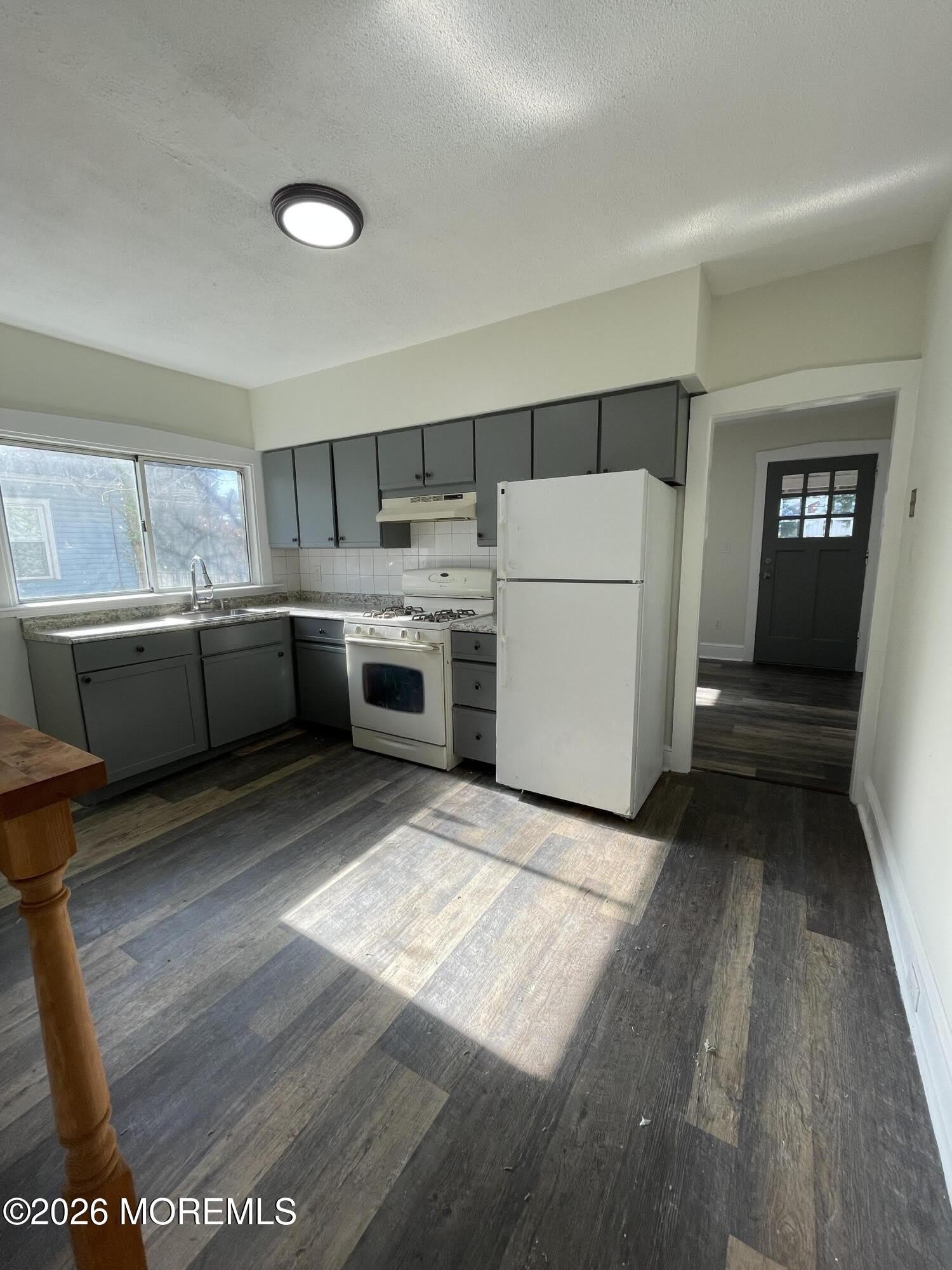 37 E Gloucester Pike – photo 2