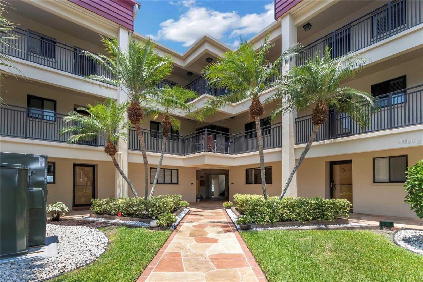 868 BAYWAY Boulevard – photo 1