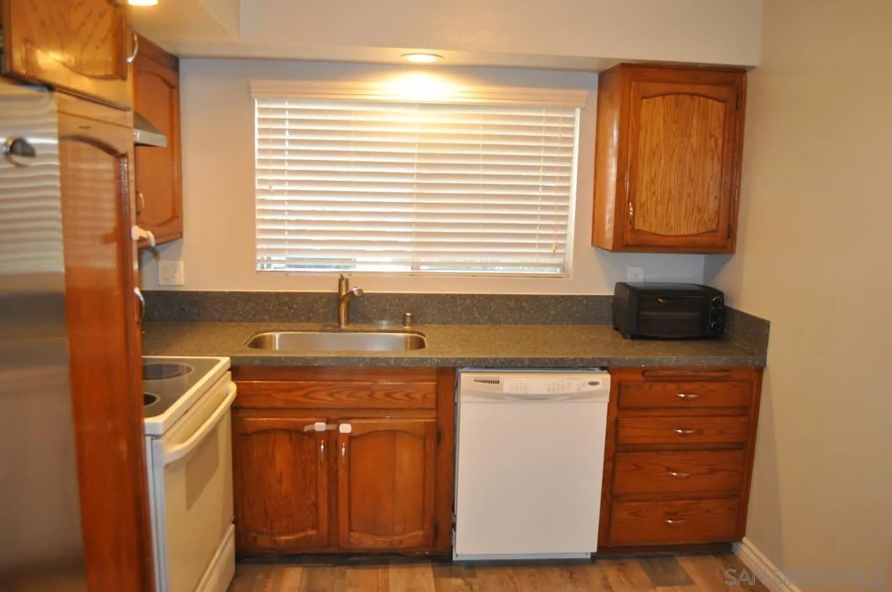 6808 Hyde Park Drive – photo 2