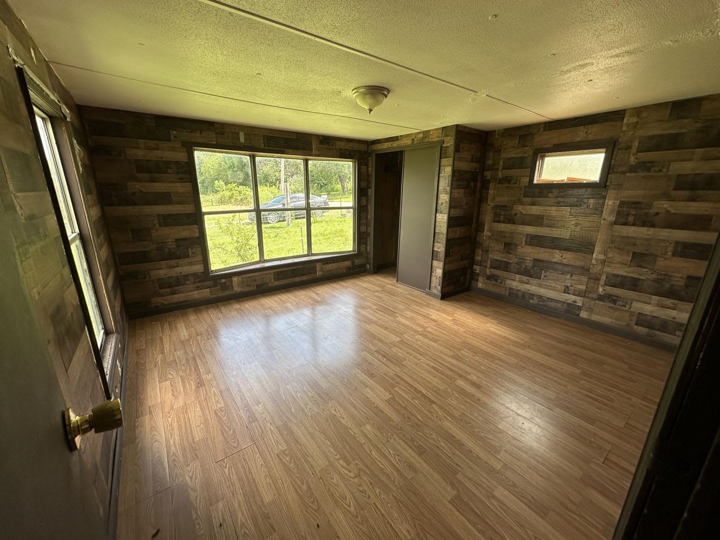 Cozy Country Home – 3620 Carver Rd, Diamond, MO 64840 – photo 5