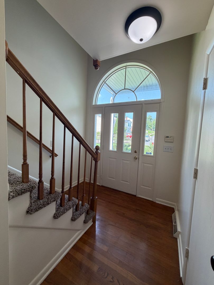 Spacious 2 BD, 2 bath Finished basement, Central Air and Garage!!! – photo 4
