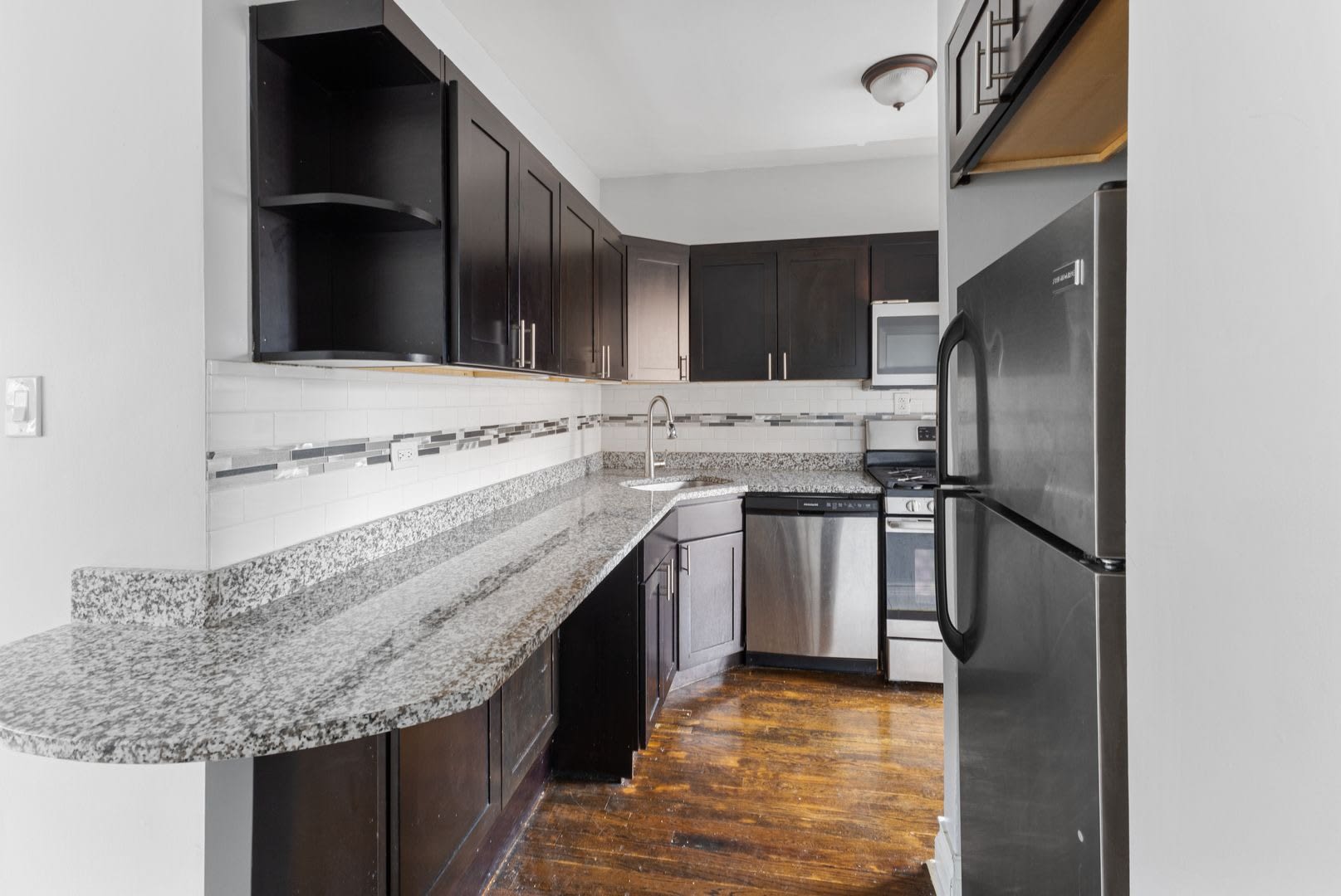 6116 N Winthrop Ave – photo 1