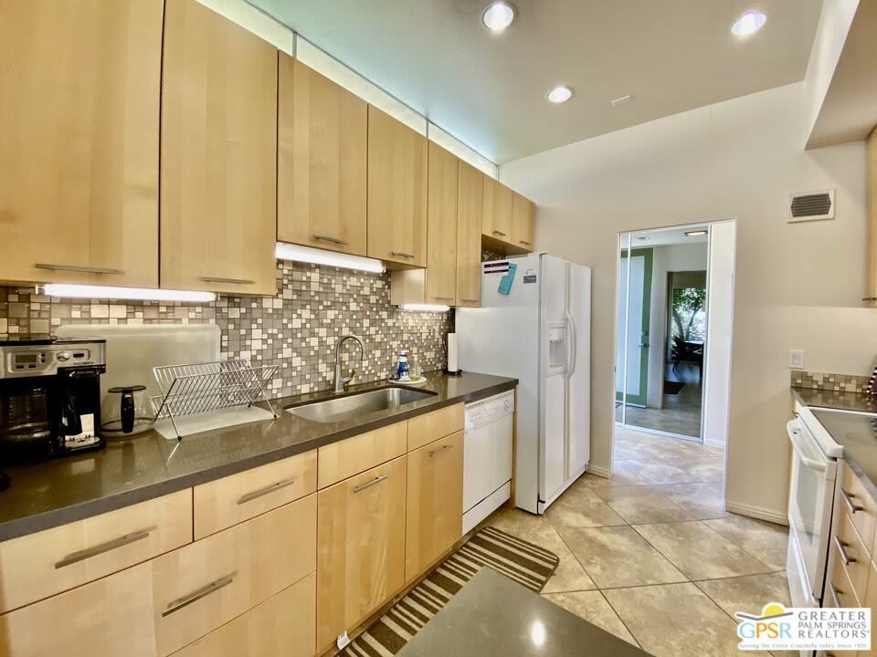 272 Desert Lakes Dr – photo 5