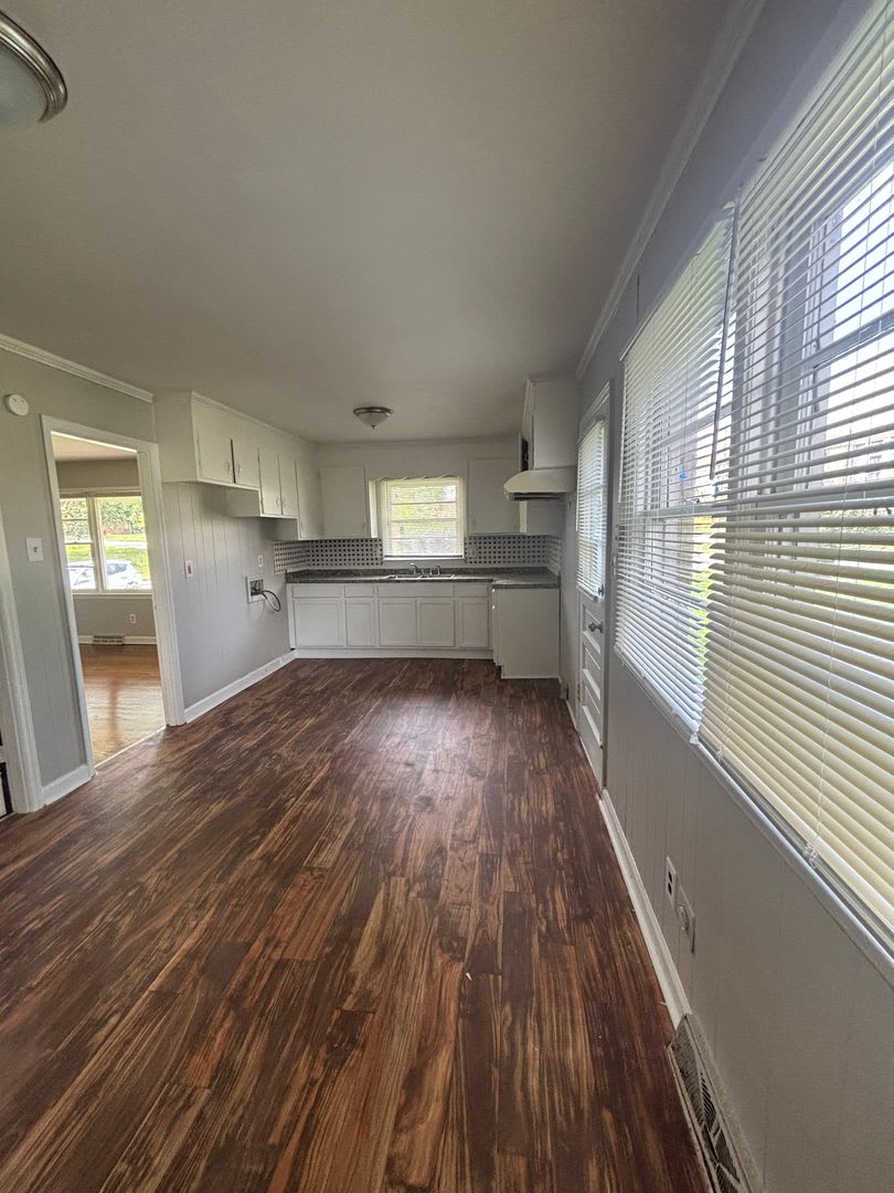 Spacious 3 bedroom home! (500.00 off first Full Months Rent ) – photo 3