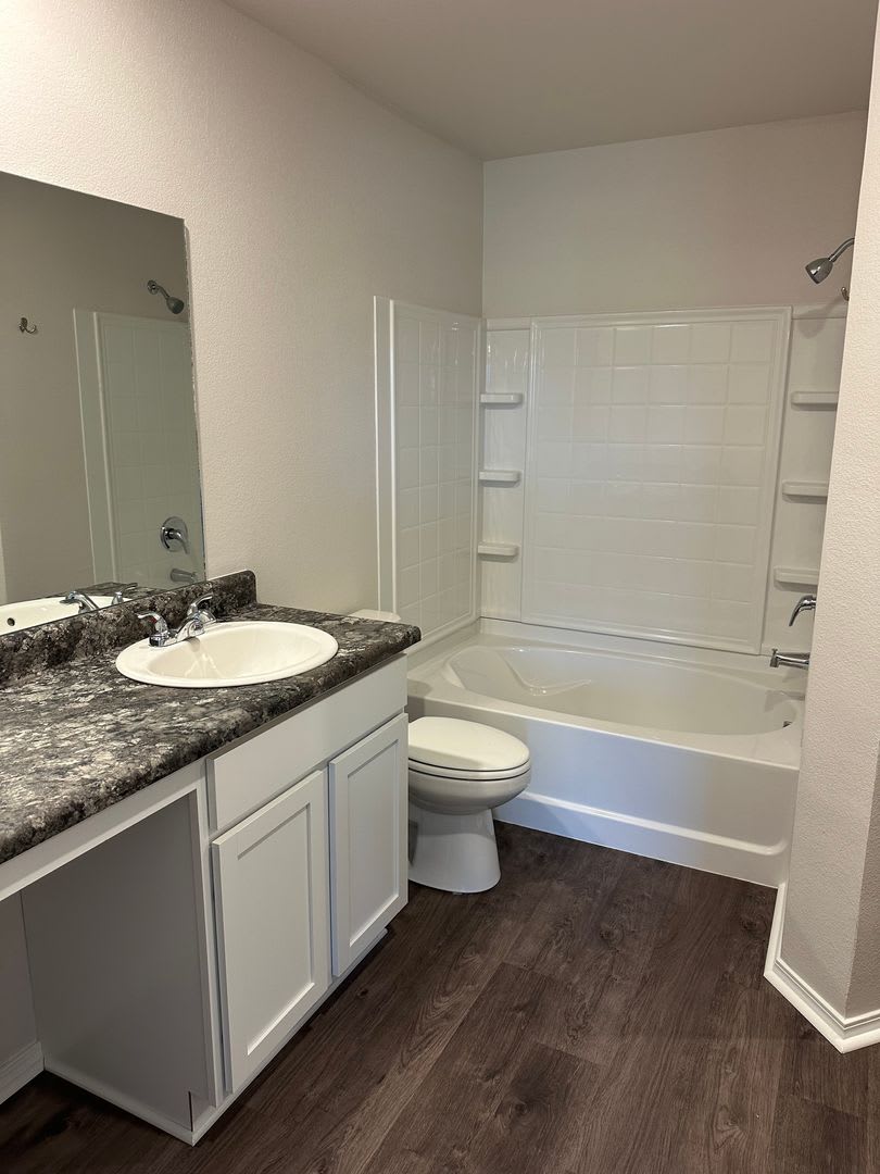 Pre-Leasing Now! Discover This Spacious Four-Bedroom, Two-Bath Home in Whitetail Crossing – photo 4