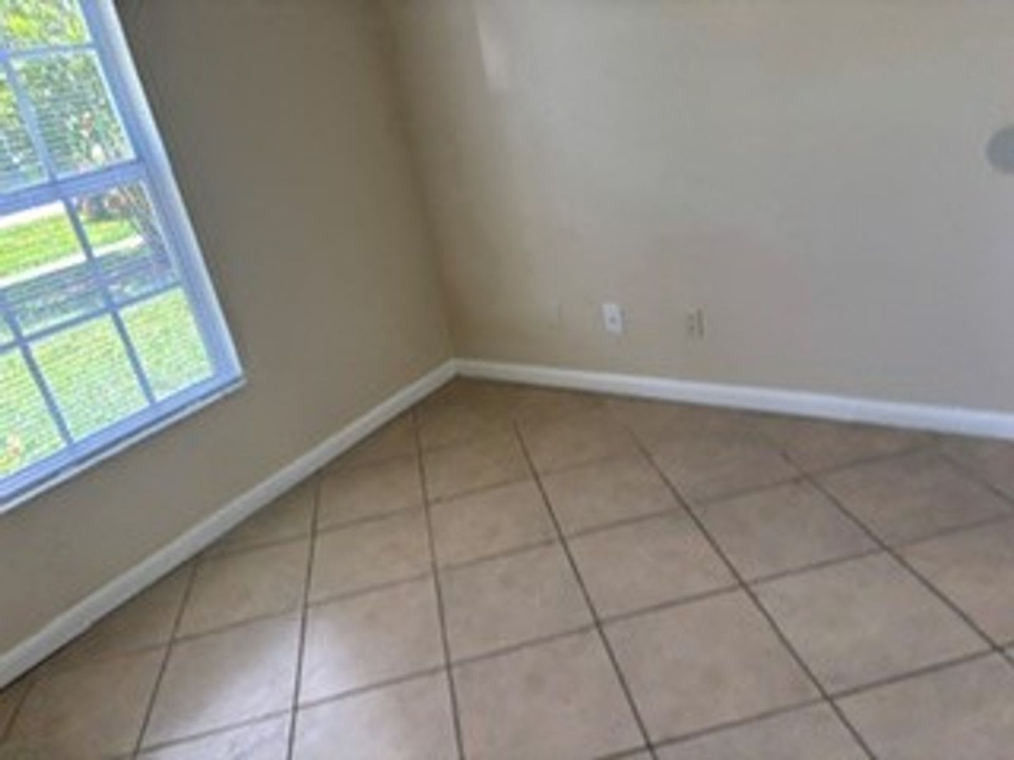 Freshly painted interior coming soon! 3 bedroom 2 bathroom single family home – photo 4