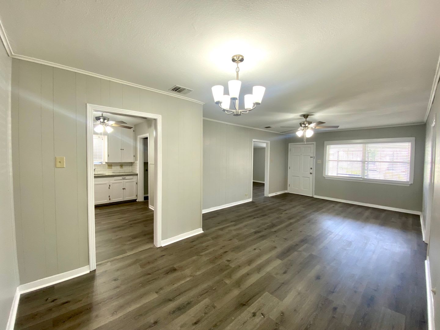 3 Bedroom 3 bathroom Remodeled home ready to be loved – photo 1