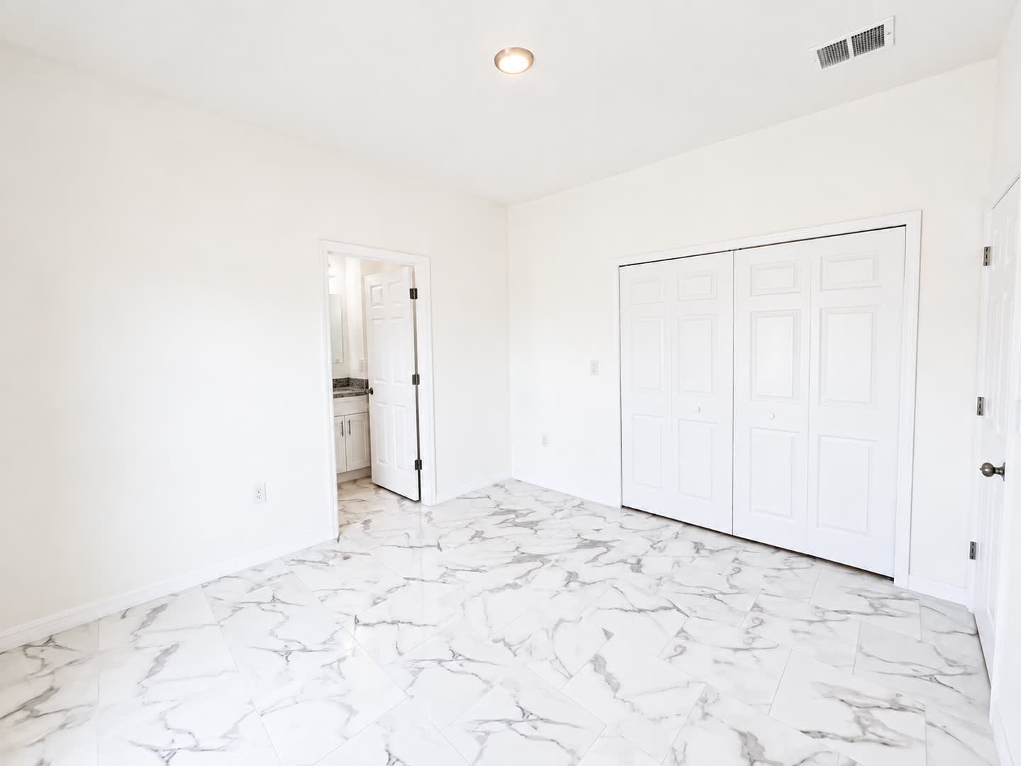 Location Location Location Newer 2 Bedroom 2 Bathroom Move In Ready – photo 3