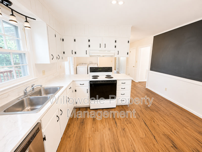 2312 Sierra Dr – photo 2