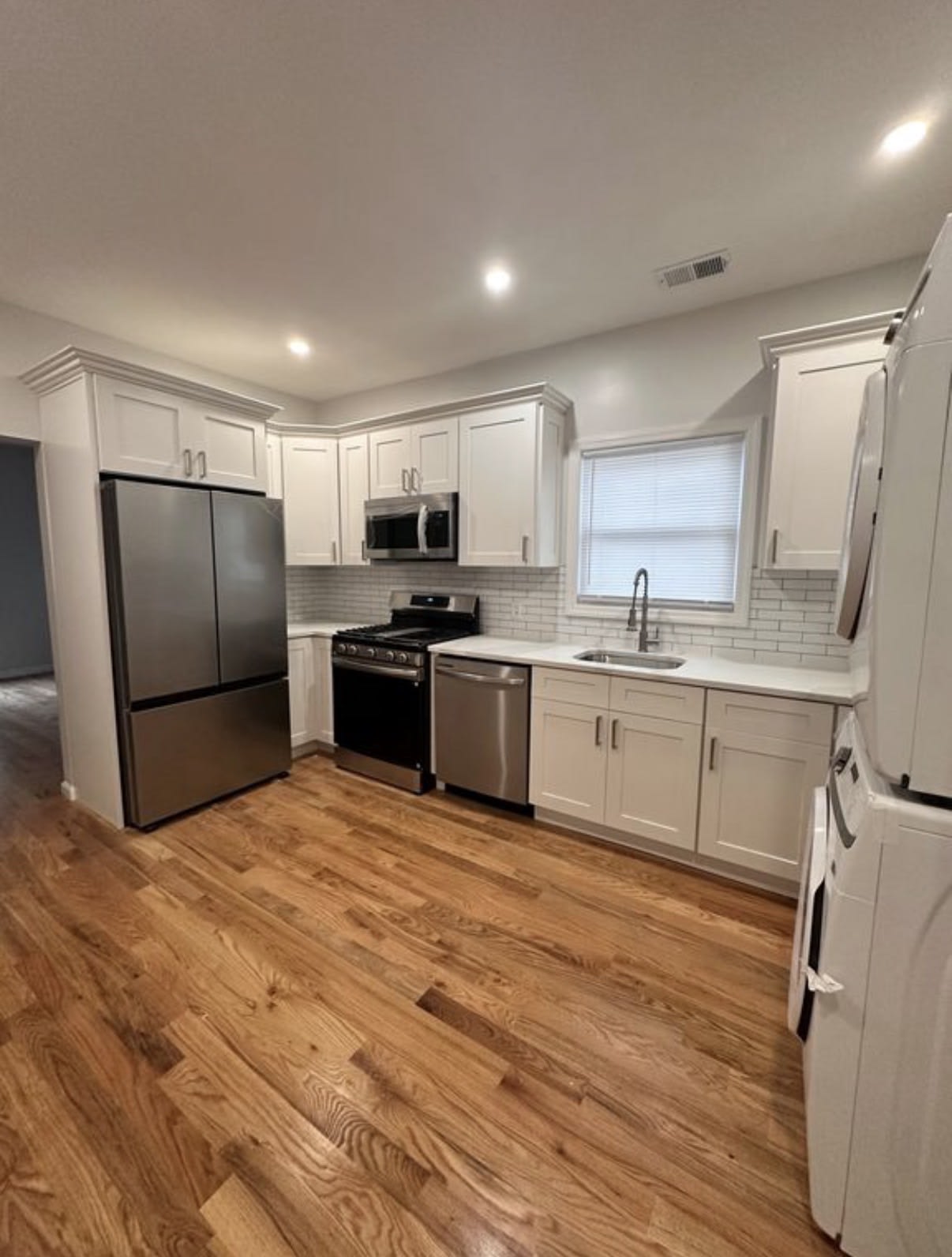 1300 Lincoln St – photo 1
