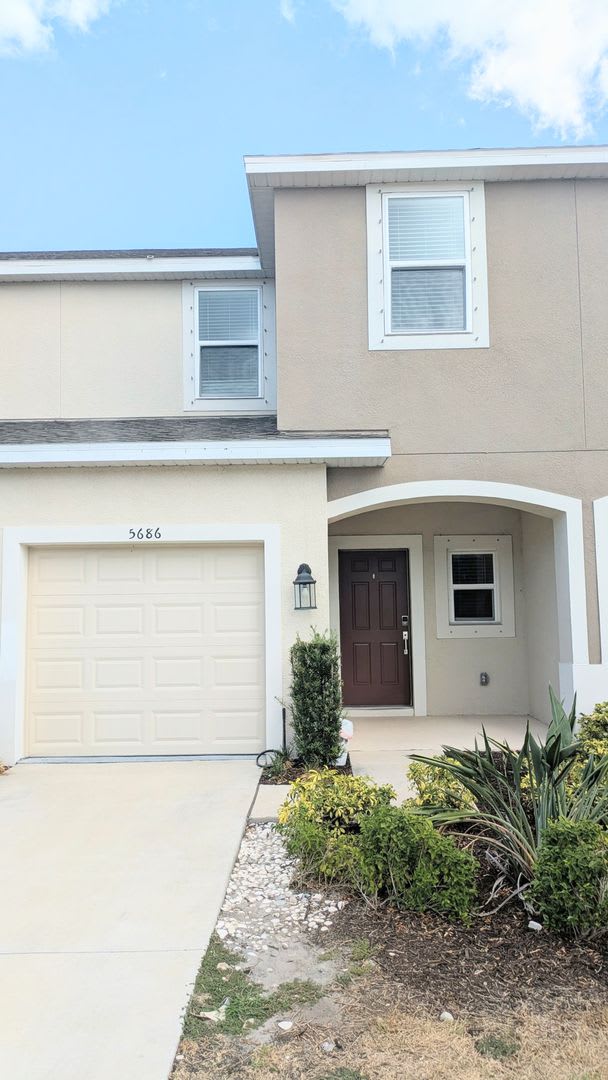 Annual Unfurnished Townhouse for Rent in Palmero – Like New! – photo 2